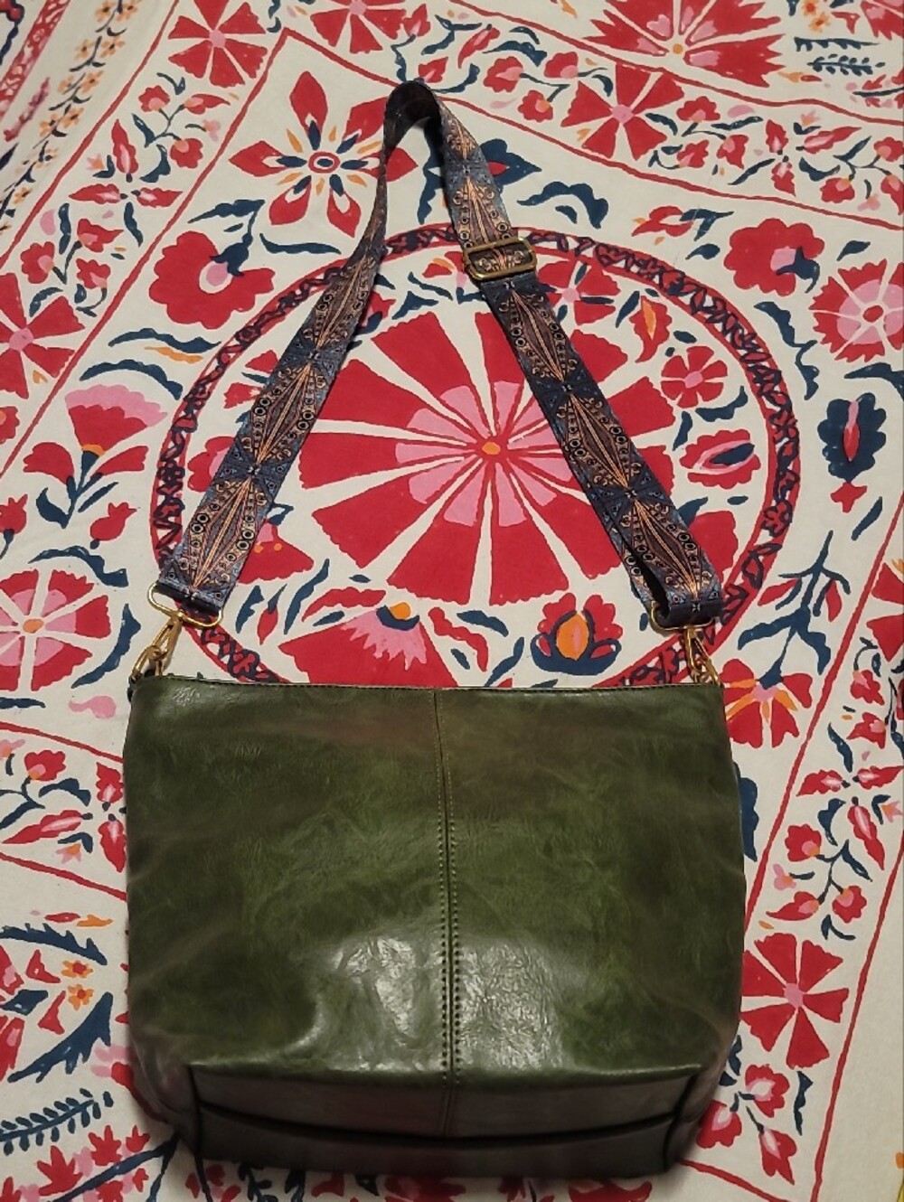 NWOT Green Faux leather Boho yet Modern Crossbody Bag with Decorative Strap